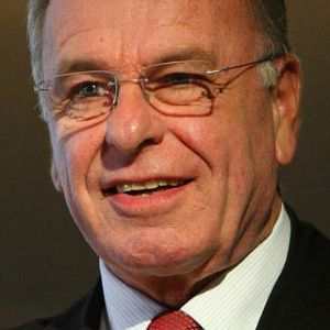 VBW-Präsident Randolf Rodenstock: „Das oberste Ziel muss sein, den Finanzmarkt zu stabilisieren. Der Staat muss Investitionen in die Infrastruktur beschleunigen. Er muss Finanzierungsbremsen lösen. Und er muss Steuern und Abgaben senken. Daran führt kein Weg vorbei.“