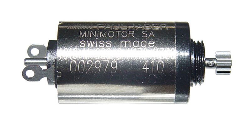 Bindeglied zwischen Elektronik und Dämpfungsmechanik in der Beinprothese: der nur 6,5 g schwere edelmetallkommutierter EC-Motor.  (Bild: Faulhaber)