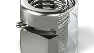 Die Saper Lock Sicherungsmutter mit Detailansicht des Gewindeschloss-Prinzips: Sie besteht aus einem Mutternkörper mit einer innenliegenden, gebördelten Sicherungsfeder. Bei selbsttätigem Losdrehen umschlingt diese Feder den Gewindebolzen und soll so zuverlässig das Lösen der Schraubverbindung verhindern. (Böllhoff)