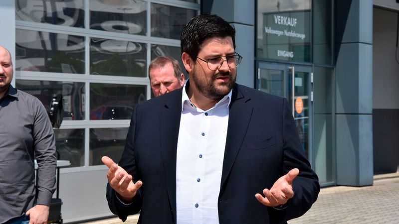 Franz Hirtreiter, geschäftsführender Gesellschafter bei AVP Autoland, will die Ertragschancen, die die Elektromobilität bietet, konsequent ausschöpfen. (Bild: Simon/»kfz-betrieb«)