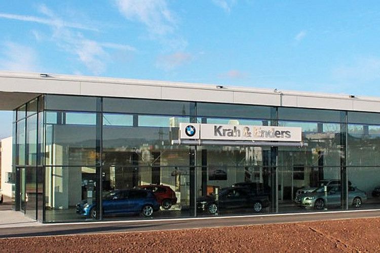 Moderner Zweckbau: Fast zwei Millionen Euro investierte Krah & Enders ins neue BMW-Domizil in der Marktgemeinde Burghaun (Kreis Fulda). (Foto: Krah & Enders)