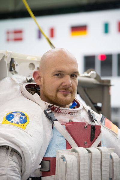 Als nächster Deutscher soll Alexander Gerst im Mai 2014 zusammen mit dem Russen Maxim Surajew und dem US-Amerikaner Reid Wiseman zur Internationalen Raumstation ISS fliegen undaals Bordingenieur der ISS-Expeditionen 40 und 41 sechs Monate im All bleiben. Gerst wäre damit nach Thomas Reiter und Hans Schlegel der dritte deutsche Astronaut auf der ISS. (James Blair - NASA - JSC)