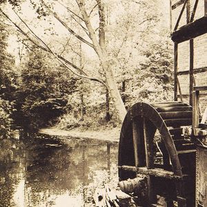 1908 wurde die Metallfabrik von Esslingen nach Stockdorf an der Würm verlegt. Dort diente die Wasserkraft anfangs als Energiequelle.(Bild:  Webasto)