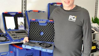 PCI-Firmengründer Adreas Vetter mit seinem Kassenschlager: das freie Einmarkendiagnosesystem VCDS für Fahrzeuge der Volkswagen-Gruppe. Ganz neu: Die aktuelle Modellgeneration HEX-Net bzw. HEX-V2. (Dominsky)