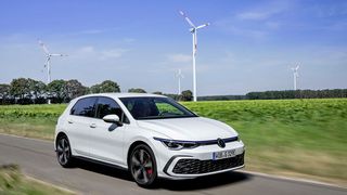 Der Golf GTE kann nun bis zu 62 Kilometer weit elektrisch fahren. (Bild: VW)
