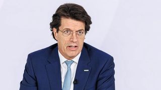 Klaus Rosenfeld, Vorsitzender des Vorstands der Schaeffler AG, gab einen Überblick über das Geschäftsjahr 2022 und die drei Sparten des Unternehmens. (Bild: Daniel Karmann)