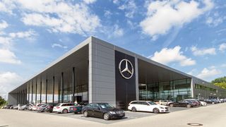 Online- und Offlinegeschäft perfekt vernetzen – auf verschiedenen Ebenen: Dieses Konzept setzt Beresa bis hin zur operativen Ebene um. Beim Vertriebs Award 2021 setzte sich der Mercedes-Händler damit in der Kategorie „Digitalisierung“ durch. (Bild: Philip Berstermann)