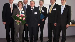 V.l.n.r.: Dipl.-Ing. Werner Ueberrhein (Sauter-Cumulus, Vorstandsvorsitzender FV AMG), M.Eng. Dipl.-Ing. Laetitia Post, (Preisträgerin für den Bereich Gebäudemanagement), Dipl.-Ing. Hans Symanczik (Laudator), Prof. Dr.-Ing. Rainer Hirschberg (Fachhochschule Aachen), Dipl.-Ing. (FH) Christoph Zeller (Preisträger für den Bereich Kommunikation), Prof. Dipl.-Ing. Elmar Bollin (Hochschule Offenburg, Vorsitzender des Arbeitskreises der Professoren für Regelungstechnik in der Versorgungstechnik), Dr. Peter Hug (Geschäftsführer FV AMG). (Archiv: Vogel Business Media)