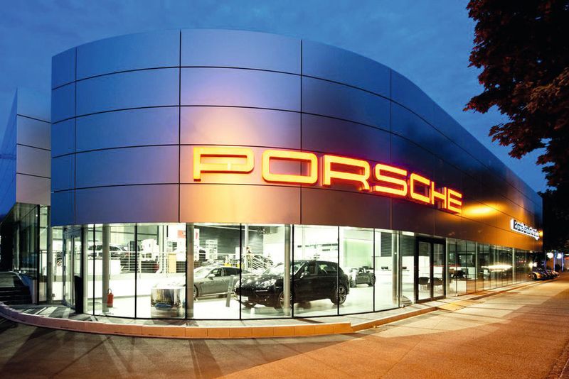 Die Hardenberg-Gruppe betrieb bisher schon drei Porsche-Zentren, darunter dieses Haus in Offenburg ... (Graf-Hardenberg-Gruppe)
