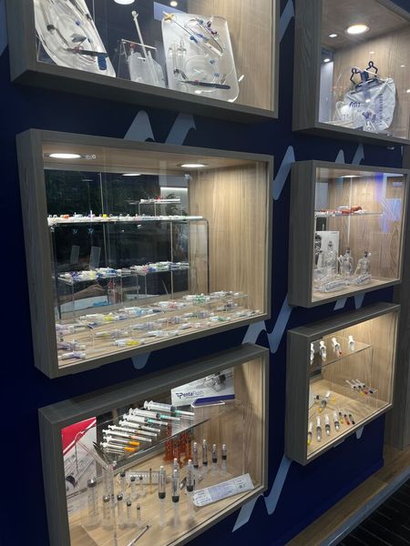 ... über Laborausstattung, ... (© cm)