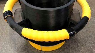 3D-gedruckter ECS-Kanalsystemadapter zum Kühlen des Flugzeugs auf dem Boden. (Stratasys)