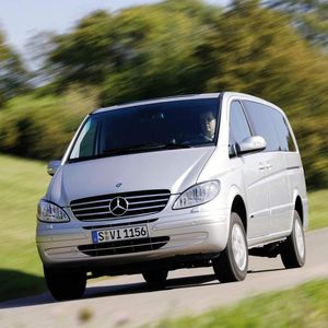 Bild 1: Gelungenes Ergebnis der Tool-in-Tool-Technik: beim Daimler Vaneo sind alle Außenhautteile aus Blech hergestellt wurden; damit kann das Fahrzeug in zwei verschiedenen Varianten gefertigt und dabei Kosten gespart werden.