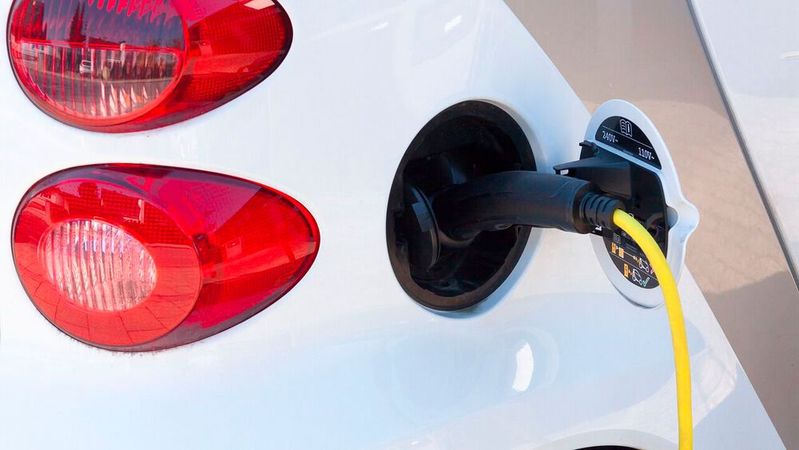 Um Elektrofahrzeuge für die Verbraucher attraktiver zu machen, brauche es wieder eine Förderung, so sieht es Bayerns Ministerpräsident Marcus Söder.(Bild:  frei lizenziert /  Pixabay)