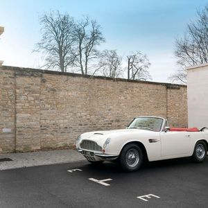 (Aston Martin)