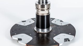 Leichter ans Holzzerspanungswerk! Aber auch in puncto Dynamik hat dieser auf CFK basierende Hybridleichtbau-Scheibenfräser mehr drauf. Außerdem kann er Energiekosten senken. (Fraunhofer-IPA)