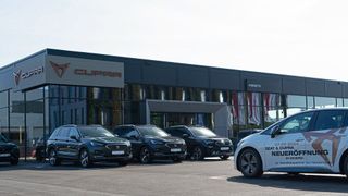 Das Autohaus Minrath hat in Moers eine große Cupra Garage errichtet. (Bild: Minrath)