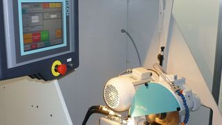 Bild 1: Die Bimax-Kreissägeautomaten (hier eine TA90) werden vorgefertigt und erst nach Auftragseingang individuell angepasst. (Bild: Kurt Müller)