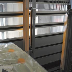 Das Rolltor wird mit der Smart-Processing-Gating-Technologie abgesichert, die ganz 
ohne zusätzliche Muting-Sensoren auskommt.