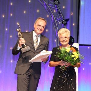 Den „Großen Preis des Mittelstandes“ nahmen die Geschäftsführer Gerhard Simon und Petra Reinsberger entgegen.