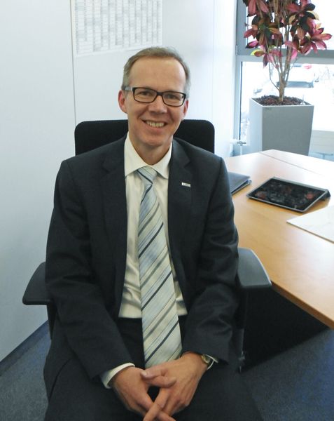 Matthias Graf:	„Außer Hochdruck-RTM-Pressensystemen haben wird erste Gesamtanlagen in Auftrag.“ (Bild: Dieffenbacher)