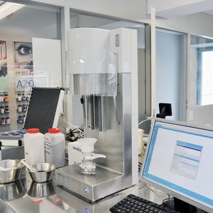 FT4-Powder- Rheometer im Einsatz bei Azo(Bild:  Freeman)