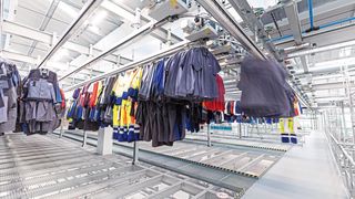 Nachhaltiges Geschäftsmodell: Berufskleidung im Textil-Service bleibt lange funktionsfähig. (Bild: Mewa)