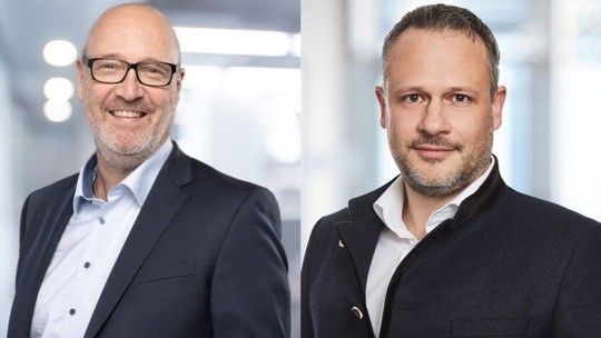 Künftig auch gemeinsam für Kunden im Einsatz: Markus Schneider von Valantic (r.) und Oliver Hoffmann von Forcam Enisco.(Bild: Valantic / Forcam Enisco)