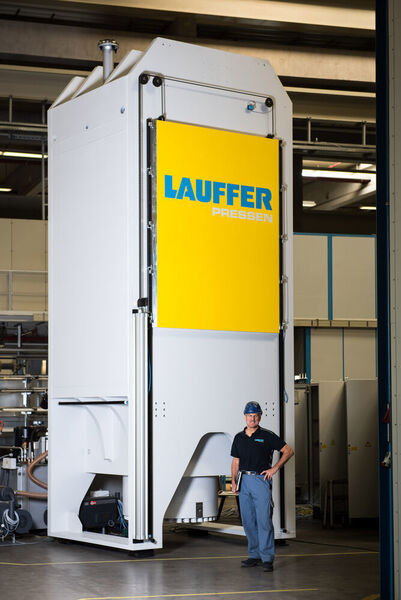 Lauffer stellt hydraulische Pressen für Laminier- und Composittechnik, Kunststoff- und Umhülltechnik sowie Umformtechnik und Pulvertechnik her. (Max Kovalenko)