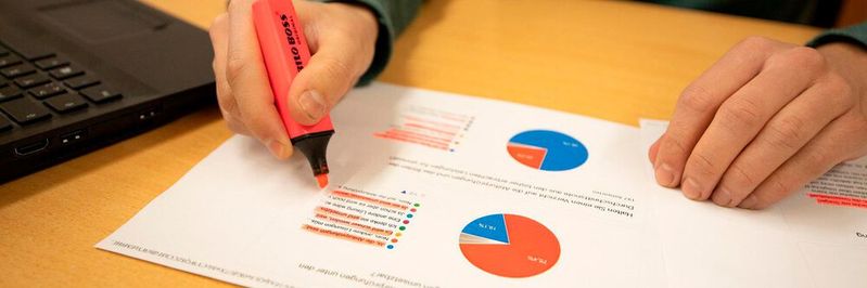 In vielen Unternehmen fallen heute riesige Datenmengen abseits von reinen Transaktionsdaten an, die gerade für Data Scientists von Interesse sind. In vielen Unternehmen fallen heute riesige Datenmengen abseits von reinen Transaktionsdaten an, die gerade für Data Scientists von Interesse sind.