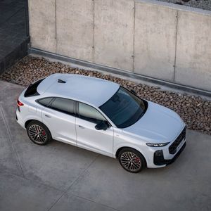 Das Heckdesign verleiht dem Q3 eine sportlichere und emotionalere Note.(Bild:  Audi)