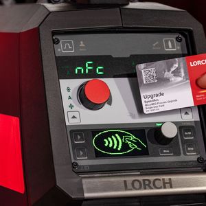 Als zukunftorientiert gelten die Lorch-Systeme der Micormig-Serie auch. Denn die sogenannte NFC-Technologie ermöglicht es, dass man in Sekundenschnelle zusätzliche Schweißverfahren,  Schweißprogramme oder Jobs aufspielen, oder sich stets wiederholende Schweißaufgaben speichern kann.  (Bild:  Lorch)