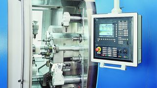 Der voll ausgerüstete Arbeitsraum der Mehrspindel-Drehautomaten SCX mit kompletter Zwei-Seiten-Bearbeitung ist aufgeräumt und übersichtlich. (Archiv: Vogel Business Media)