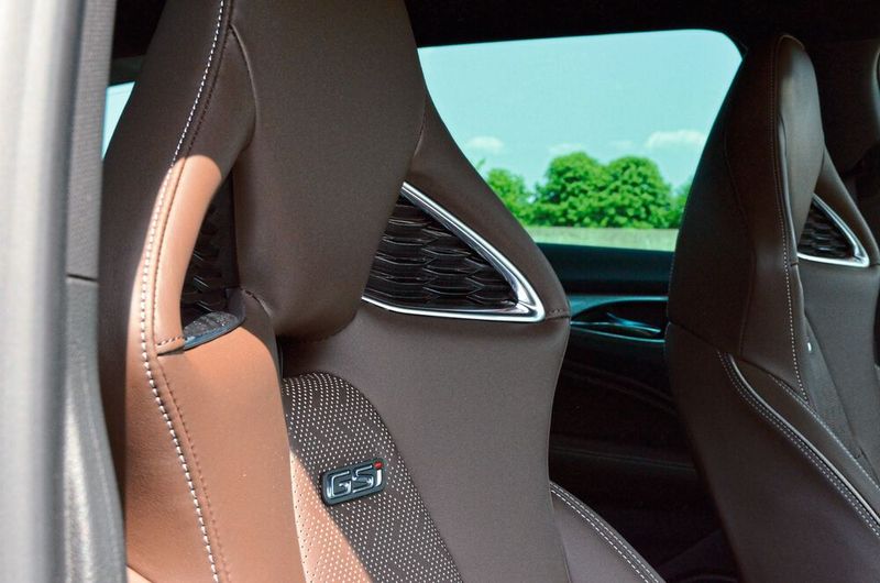 Den Insignia gibt es auch weiterhin als GSi, jetzt allerdings nur noch mit 230 PS. (Bild: Rehberg / »kfz-betrieb«)