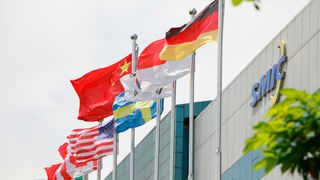 Russland bezieht rund 70 Prozent seiner benötigten Halbleiter aus China. Würden chinesische Hersteller wie der SMIC keine Chips mehr liefern, da sie amerikanisches Equipment einsetzen und somit vom US-Embargos betroffen wären, träfe dies die russische Wirtschaft hart. Doch bislang hält China zum Aggressor.  (Bild: SMIC)