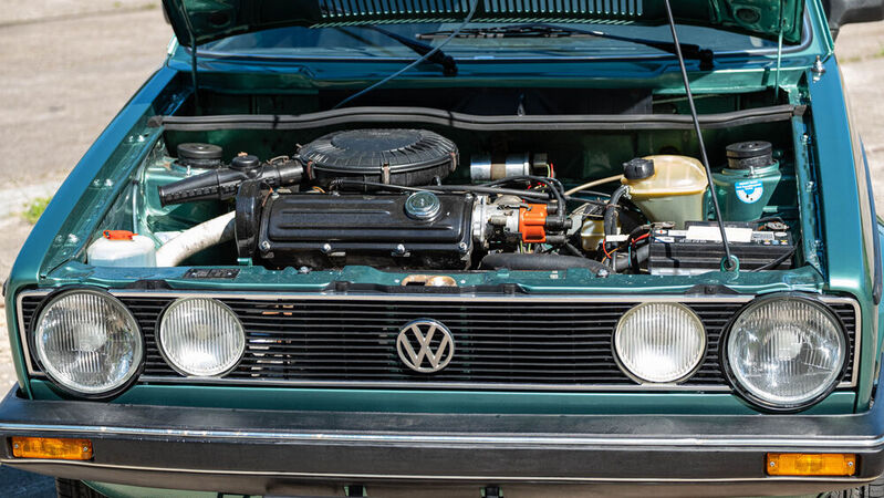 Die hier verwendeten Fotos stammen vom Autohaus Vögler. Der Volkswagen- und Skoda-Händler hat sich mit Vögler Classic Cars auf die Restaurierung von Volkswagen spezialisiert. Mehr Infos unter www.voegler.de/classic-cars.