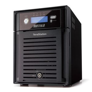 Durch die integrierte Hot-Spare-Funktion wird bei Defekt einer Festplatte vom System eine vorab definierte, nicht genutzte Festplatte im laufenden Betrieb automatisch anstelle der defekten eingebunden.