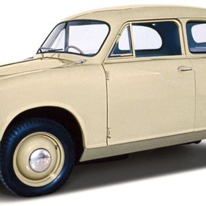 Der Suzulight wurde von 1955 bis 1969 gebaut. Es war Suzukis erstes Auto. Es hatte einen vorn quer eingebauten Zweizylindermotor und Frontantrieb, der aus 356 Kubikzentimetern Hubraum anfangs eine Leistung von 16 PS schöpfte.(Bild:  Suzuki)