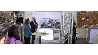 Aus Restströmen mach Nutzwert - mit der richtigen Trenntechnik läuft’s! Julia Aichhorn und Andreas Schnitzhofer präsentieren den ECO2CELL. (Bild: PROCESS)