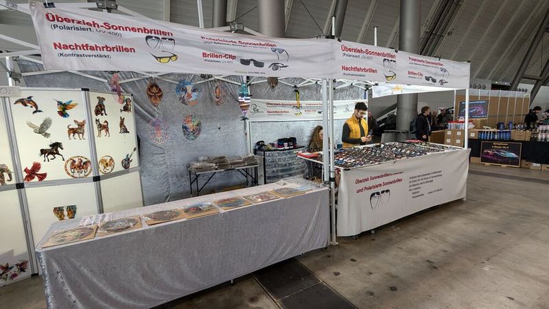 Und abgesehen von diesen gab es auch Stände mit richtigem Plunder, wie man sie sonst nur von Flohmärkten kennt. (Bild: Dominsky – VCG)