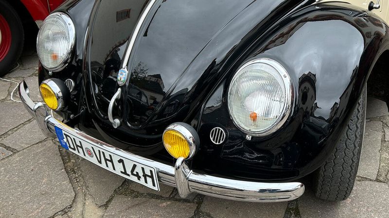 Käfer-Scheinwerfer mit integrierten Blinkleuchten? Nach Nordamerika gelieferte Fahrzeuge mit Sealed-Beam-Scheinwerfern sind hier das Vorbild. (Bild: Peter Diehl)