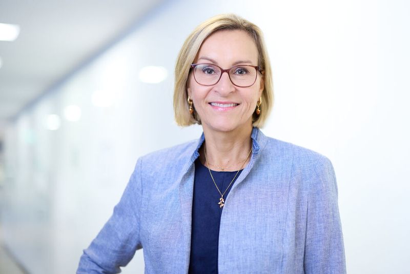 Verlässt Mahle zum Jahresende: Jumana Al-Sibai, Mitglied der Konzern-Geschäftsführung und verantwortlich für den Bereich „Thermal and Fluid Systems“.(Bild:  Mahle GmbH)