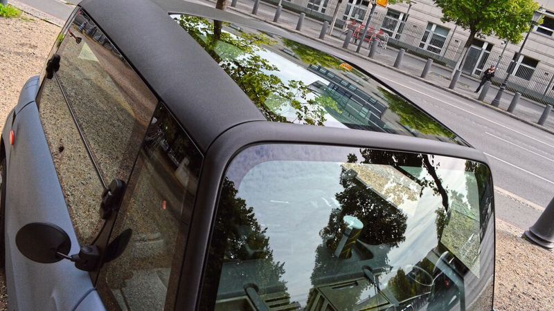 Die großflächig verglaste Würfelkabine wird mit Sicherheit eine Fangemeinde aufbauen. (Rehberg / »kfz-betrieb«)