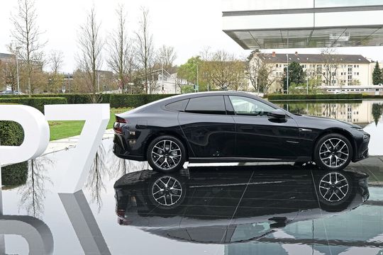 Mit dem P7 richtet sich Xpeng an Liebhaber sportlicher Limousinen.(Bild:  Schmidt - VCG)