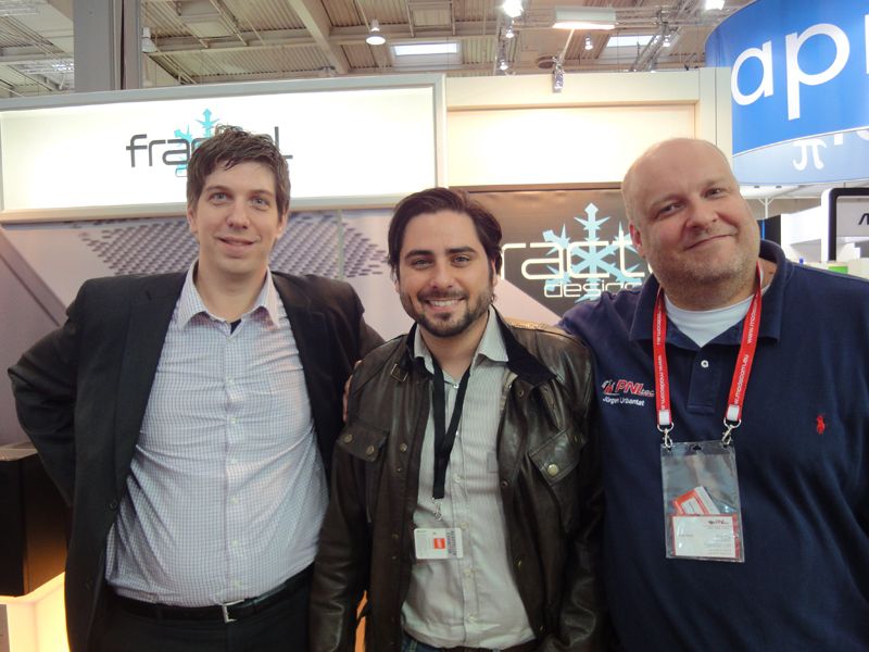 v.l. Florian Fabbro besucht Timo Kusian, Markensturm.com, und Jürgen Urbantat, PNL-tec (Archiv: Vogel Business Media)