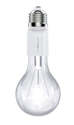 Red Dot Award 2015 - Playbulb Adapter von Hersteller Shenzhen Baojia Battery Technology, China: Mit dem Playbulb Adapter können Glühbirnen komfortabel per Smartphone gesteuert und programmiert werden. Dazu wird der Adapter einfach vor den E26- oder E27-Sockel herkömmlicher Glühlampen geschraubt. Über eine Bluetooth 4.0 Plattform lassen sich dann beliebig viele Glühbirnen per iOS- oder Android-App ein- und ausschalten. Darüber hinaus ist der Zeitraum der Beleuchtung wählbar oder die Lichtleistung dimmbar. Optional können die Glühlampen bei Bedarf auch in einen Energiesparmodus versetzt werden. (Bild: Red Dot)