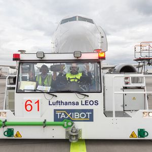 (Lufthansa Leos MIT)