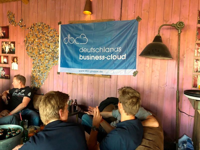 Auch im StrandPauli zeigte die dbc Flagge. (dbc (deutschlands business-cloud))