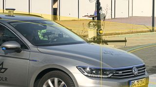 Sensordaten von verschiedenen Sensoren sollen künftig über eine standardisierte Schnittstelle zur zentralen Steuereinheit fließen. (Bild: Hella)