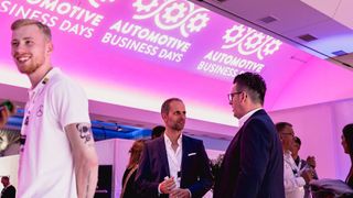 Networking und spontaner Austausch sind große Pluspunkte einer Präsenzveranstaltung wie der Automotive Business Days. (Bild: Stefan Bausewein)