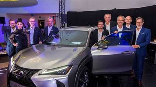Zur Neueröffnung der beiden Lexus-Foren Bremen und Dortmund (im Bild) wurde der neue Lexus UX enthüllt.  (IN-Media Schwalm)